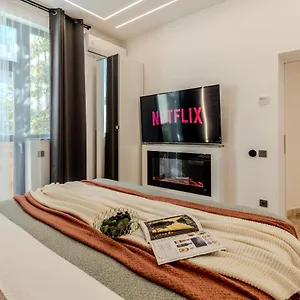  Apartament Luxury Living: Smart 2br At Unirii Square